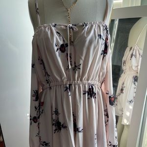 Off-Shoulder/Cut-Out Pale Pink Floral Romper size XXL (Runs L/XL)